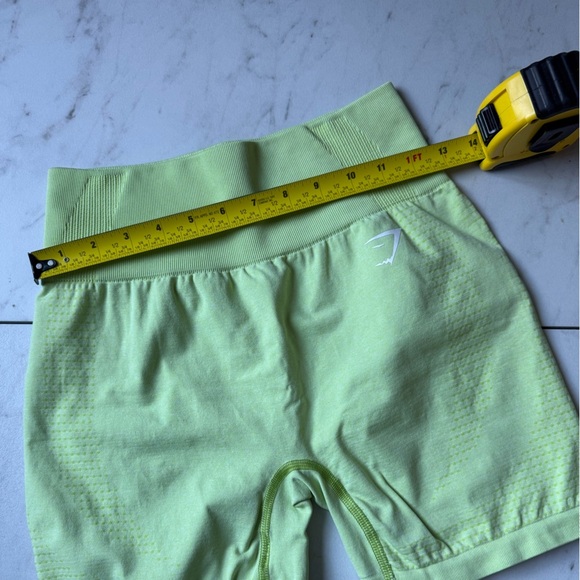 GYMSHARK Vital Seamless Shorts - lime green - size medium - Picture 4 of 7